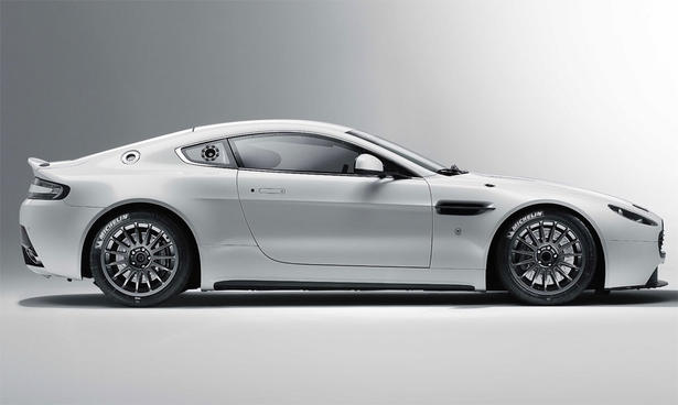 2011 Aston Martin Vantage GT4