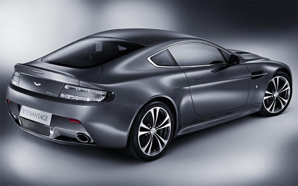 Aston Martin V12 Vantage Test Video
