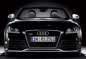Audi TT RS vs Audi R8 V10 video