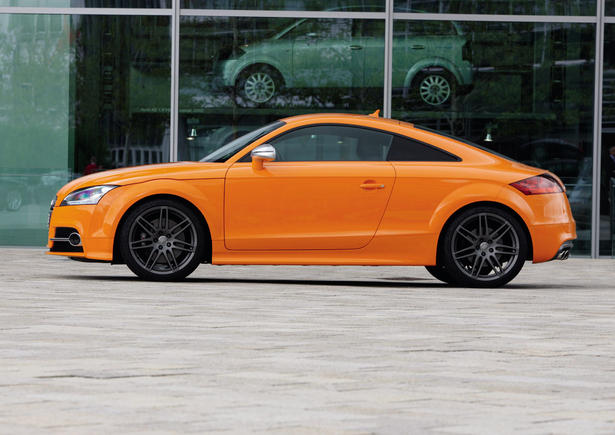 Audi TTS facelift in orange