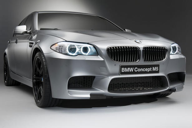 Video: 2012 BMW M5 vs 2005 M5 E60