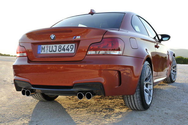 BMW 1 Series M vs Porsche Cayman R Video
