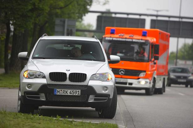 BMW Emergency Stop Assistant
