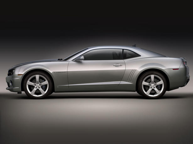 Chevrolet Camaro SS vs Dodge Challenger SRT8 Video