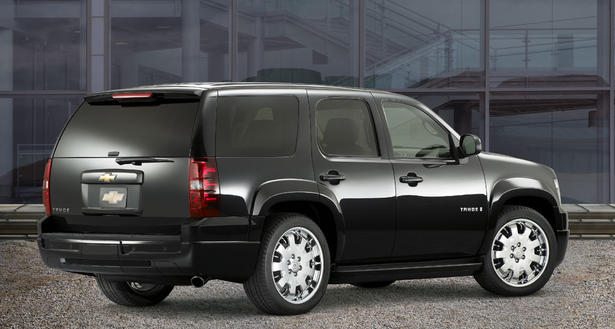Street Tuner Chevrolet Tahoe with DUB D22 Wheels