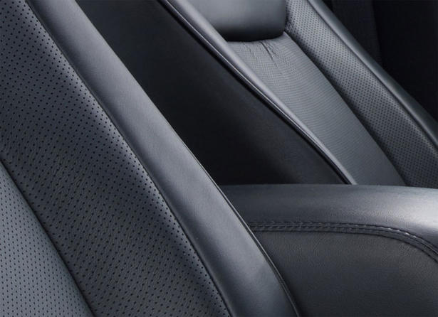 2012 Chrysler 300C Leaked