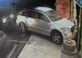 Video: Dodge Caliber Runs Over 7 Eleven Employee And Flees