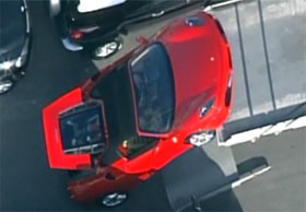 Video: Ferrari F430 Spider falls off delivery truck