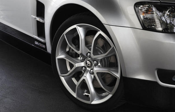 HSV Senator Signature SV08