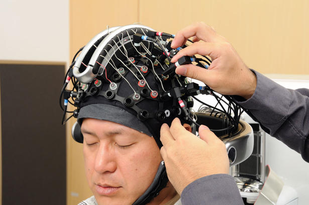 Honda controls robot by though alone
