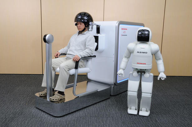 Honda controls robot by though alone