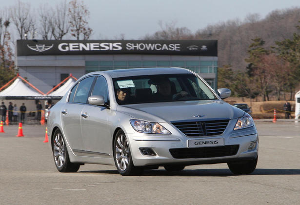 Hyundai Genesis Sedan
