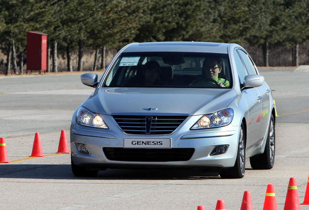 Hyundai Genesis Sedan