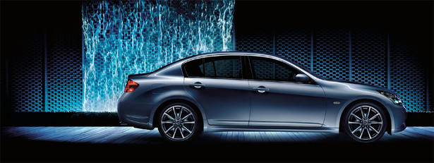 Infiniti G37 in UK