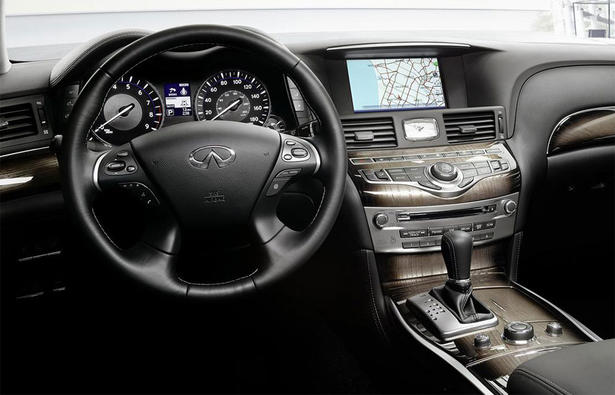 Infiniti Q70: Specifications and Equipment