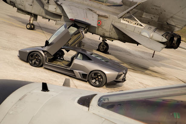 Lamborghini Reventon vs. Fighter Jet Video