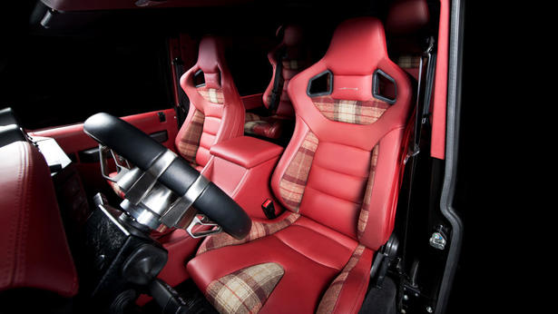 Kahn Land Rover Defender Flying Huntsman 6x6