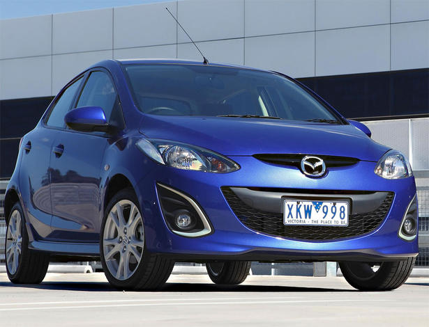 Mazda2 sedan facelift