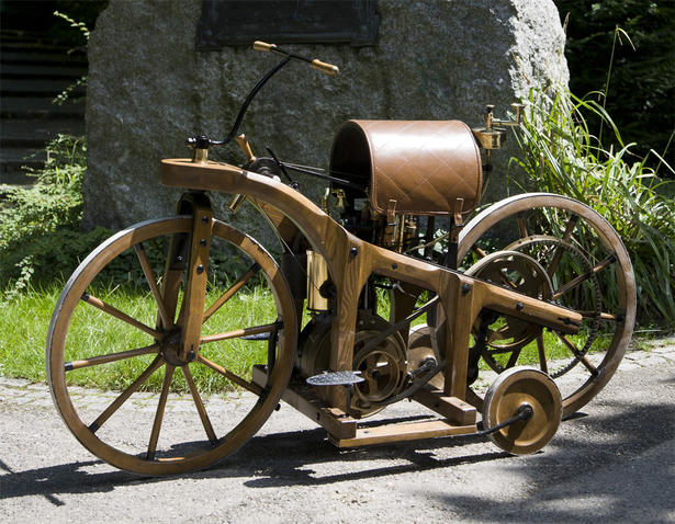 1885 Daimler Riding Car