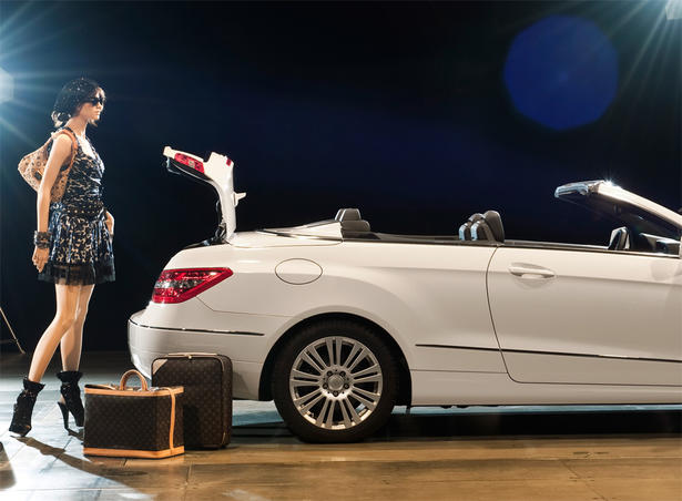 2010 Mercedes E Class Cabrio plus mannequin
