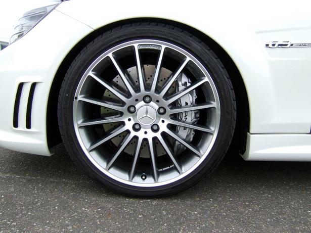 AVUS Mercedes C63 AMG