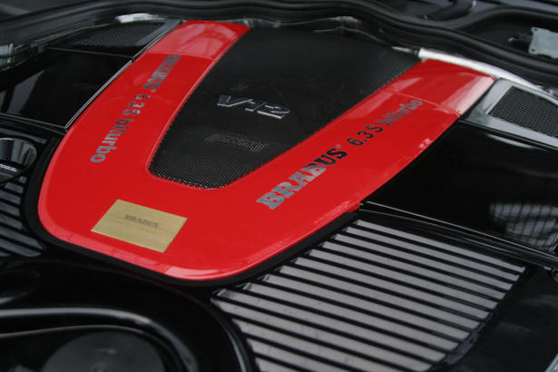 BRABUS Maybach 57 SV12 S Biturbo Sets World Speed Record