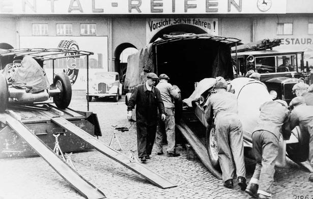 Mercedes reproduces 1930s race car carrier