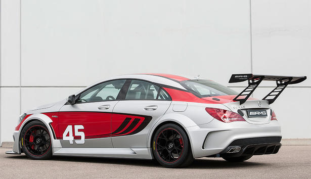 Mercedes CLA45 AMG Racing