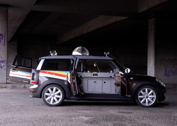 MINI Clubman on the Frankfurt Messeturm
