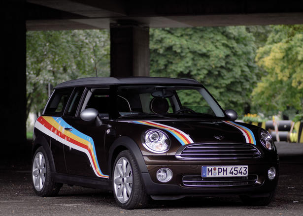 MINI Clubman on the Frankfurt Messeturm