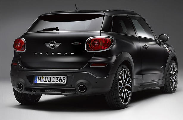 MINI JCW Paceman Does Dark Night Impression