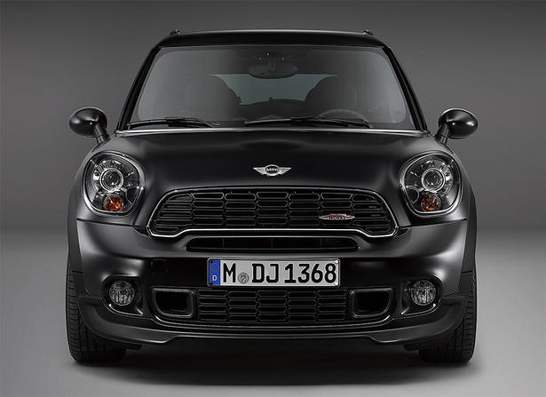 MINI JCW Paceman Does Dark Night Impression