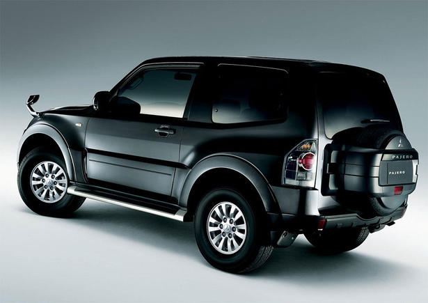 2015 Mitsubishi Pajero Facelift: Engine, Specs