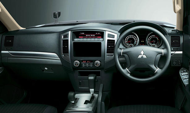 2015 Mitsubishi Pajero Facelift: Engine, Specs