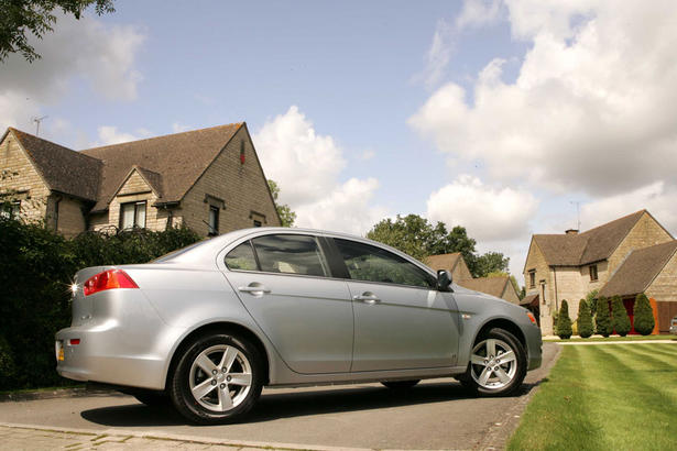 Mitsubishi Lancer 1.5 SE