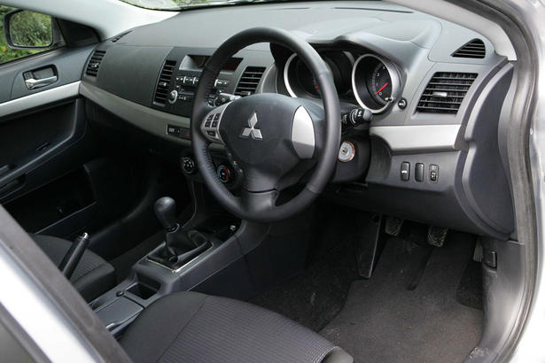 Mitsubishi Lancer 1.5 SE