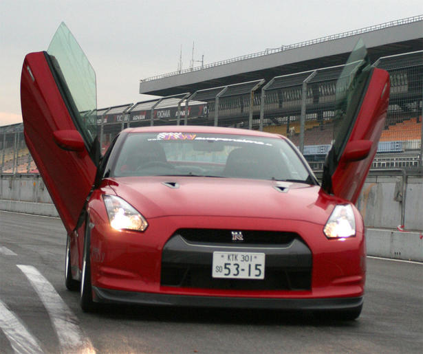LSD Nissan GT R wing doors