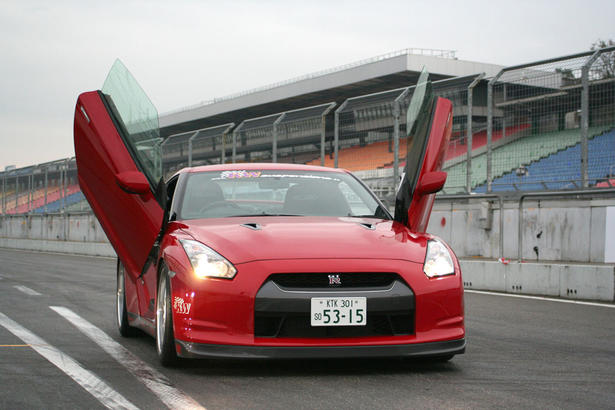 LSD Nissan GT R wing doors