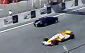 Renault F1 Dubai Autodrome crash video