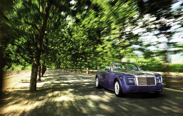 ROLLS ROYCE Phantom Drophead Coupe in Middle East