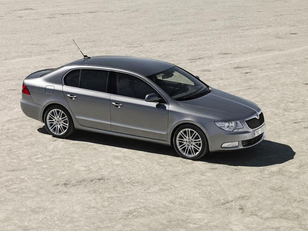 2008 Skoda Superb Interior and Engine