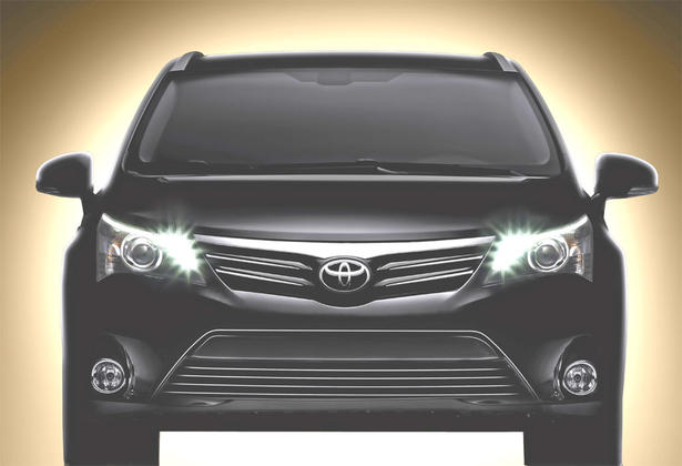 2012 Toyota Avensis Teaser