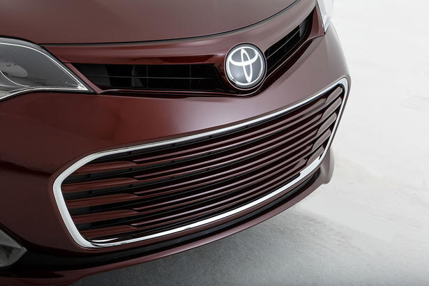 Toyota Avalon At 2012 SEMA