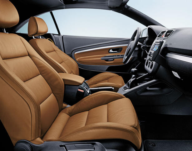 Ladies dig Volkswagen Eos