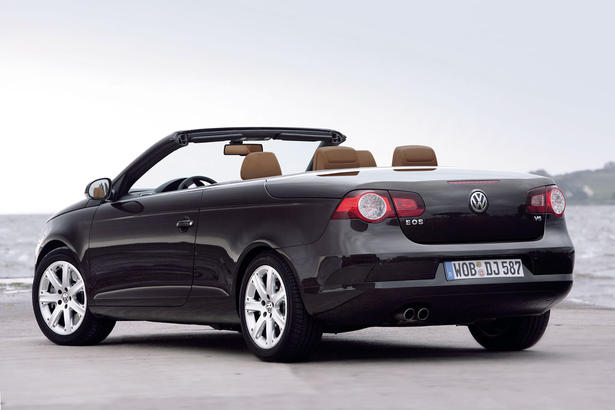 Ladies dig Volkswagen Eos