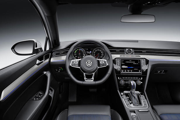 Volkswagen Passat GTE Hybrid Specs (fuel consumption is 141 mpg)