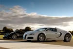 Bugatti Veyron vs Pagani Zonda F video