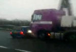 Video: Truck drags Renault Clio on the highway