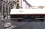 Video: Live bus crash