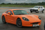Dacia Duster vs Ginetta G40R
